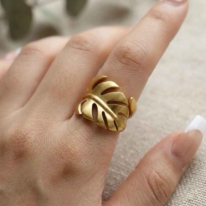 Monstera Leaf Ring