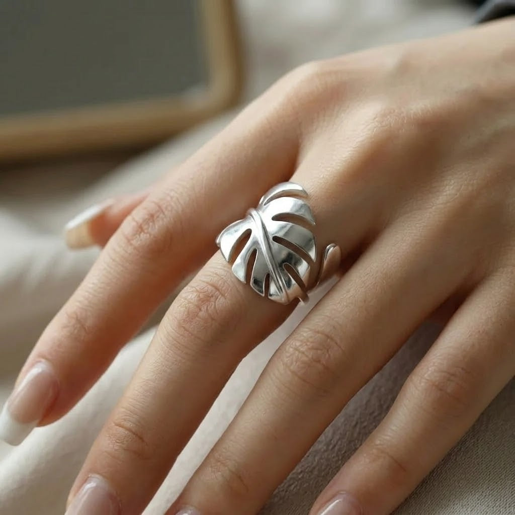 Monstera Leaf Ring