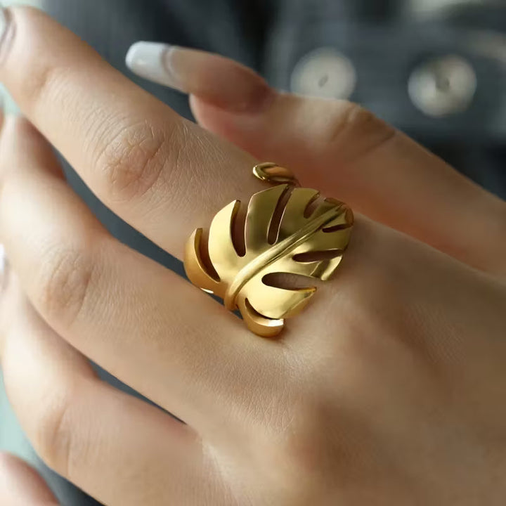Monstera Leaf Ring